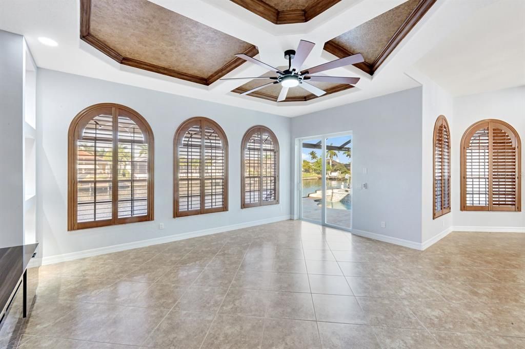 En Venta: $999,000 (4 camas, 3 baños, 2945 Pies cuadrados)