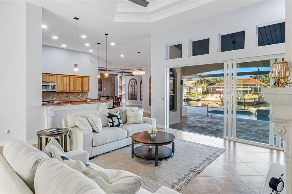 En Venta: $999,000 (4 camas, 3 baños, 2945 Pies cuadrados)
