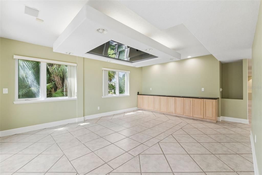 For Sale: $2,950,000 (5 beds, 4 baths, 7153 Square Feet)