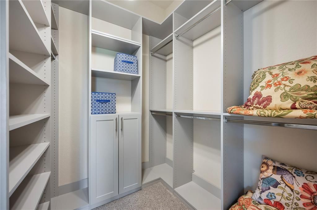 Под контрактом: $349,900 (4 спален, 2 ванн, 1860 Квадратных фут)