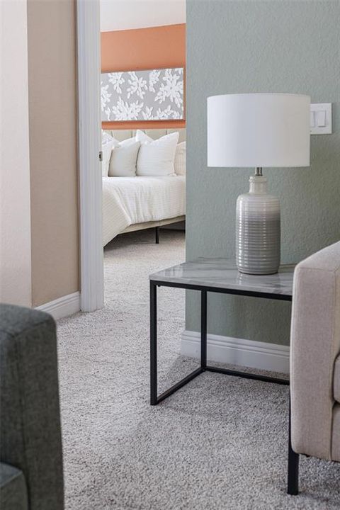 Под контрактом: $349,900 (4 спален, 2 ванн, 1860 Квадратных фут)