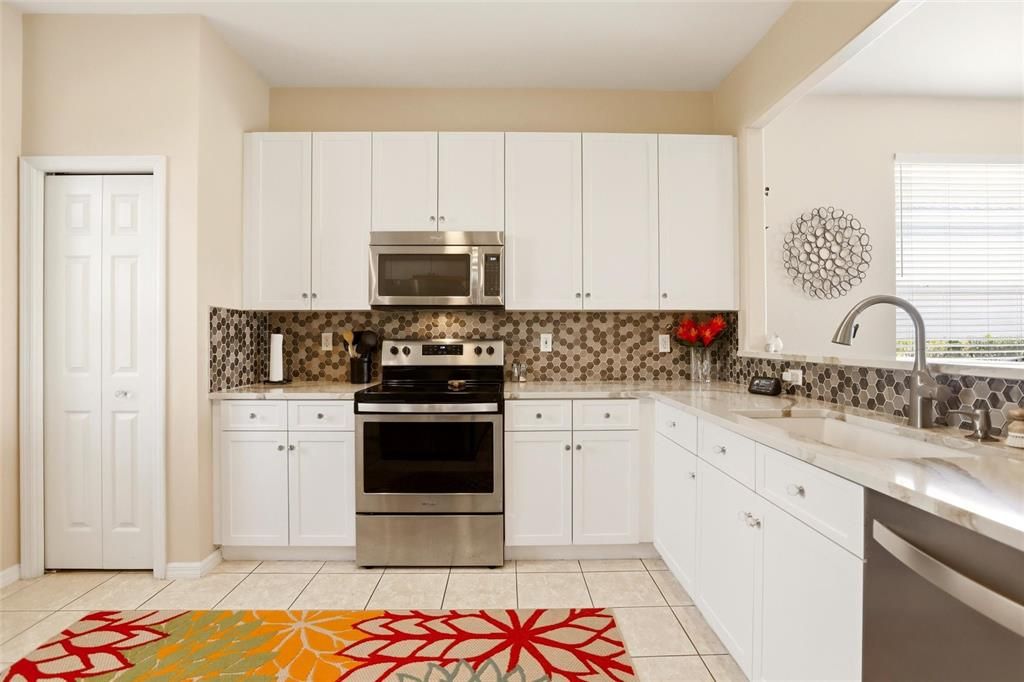 For Sale: $405,000 (3 beds, 2 baths, 1572 Square Feet)