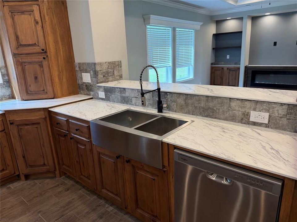 For Sale: $299,900 (4 beds, 2 baths, 2305 Square Feet)