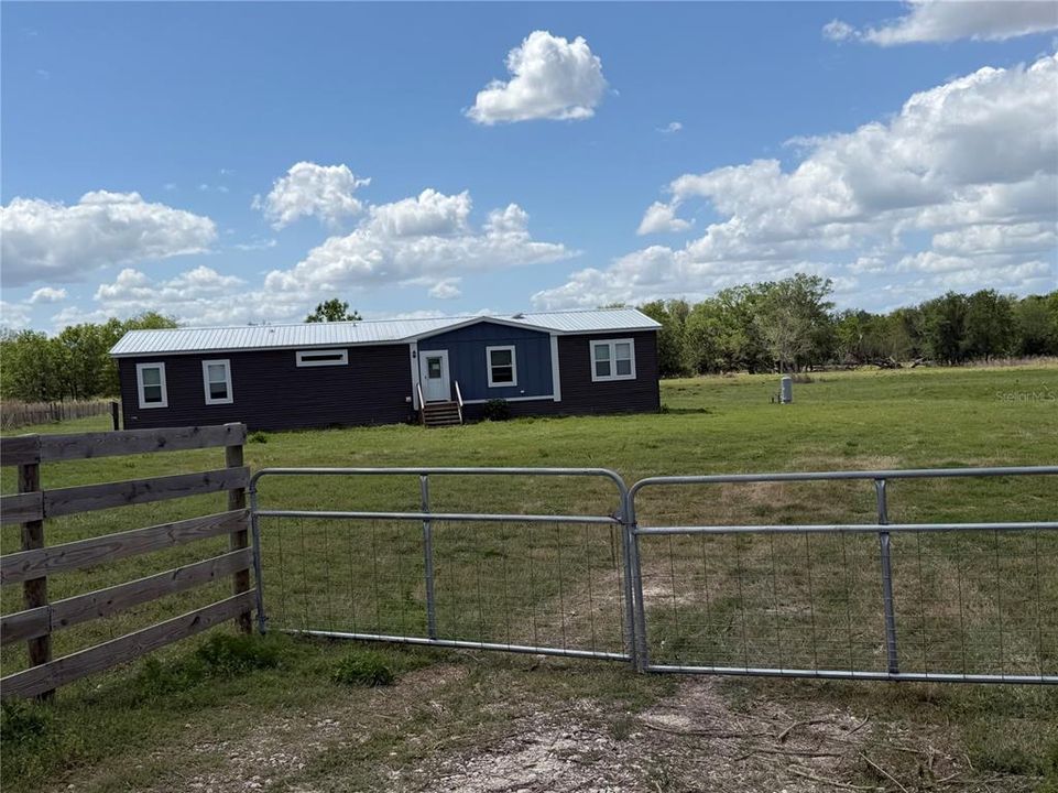 For Sale: $299,900 (4 beds, 2 baths, 2305 Square Feet)