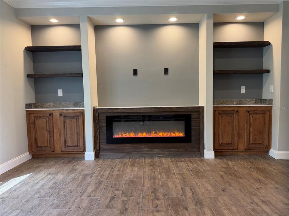 For Sale: $299,900 (4 beds, 2 baths, 2305 Square Feet)