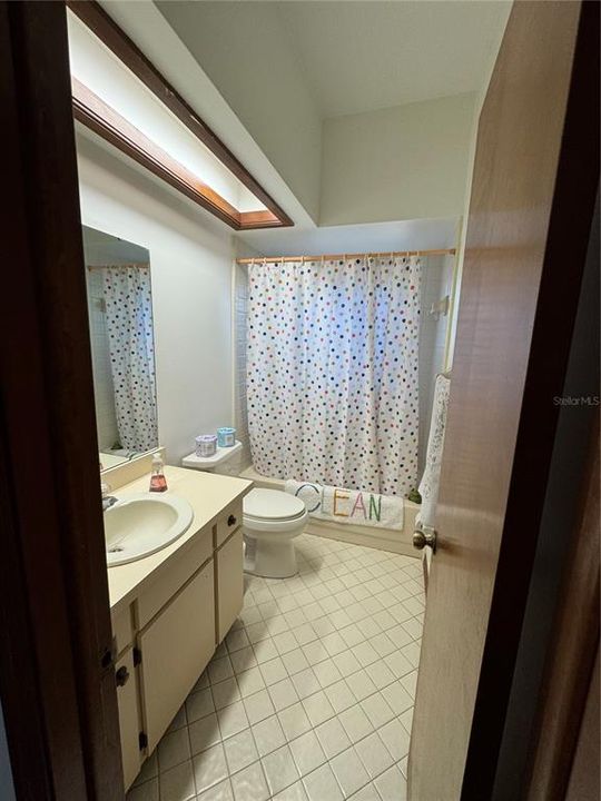 Activo con contrato: $575,000 (4 camas, 2 baños, 2362 Pies cuadrados)