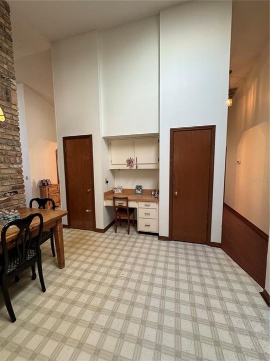 Activo con contrato: $575,000 (4 camas, 2 baños, 2362 Pies cuadrados)