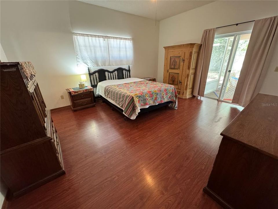 Activo con contrato: $575,000 (4 camas, 2 baños, 2362 Pies cuadrados)