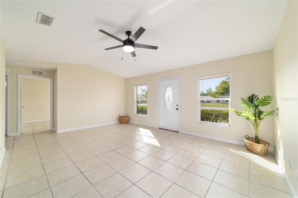 Activo con contrato: $219,900 (3 camas, 2 baños, 1188 Pies cuadrados)