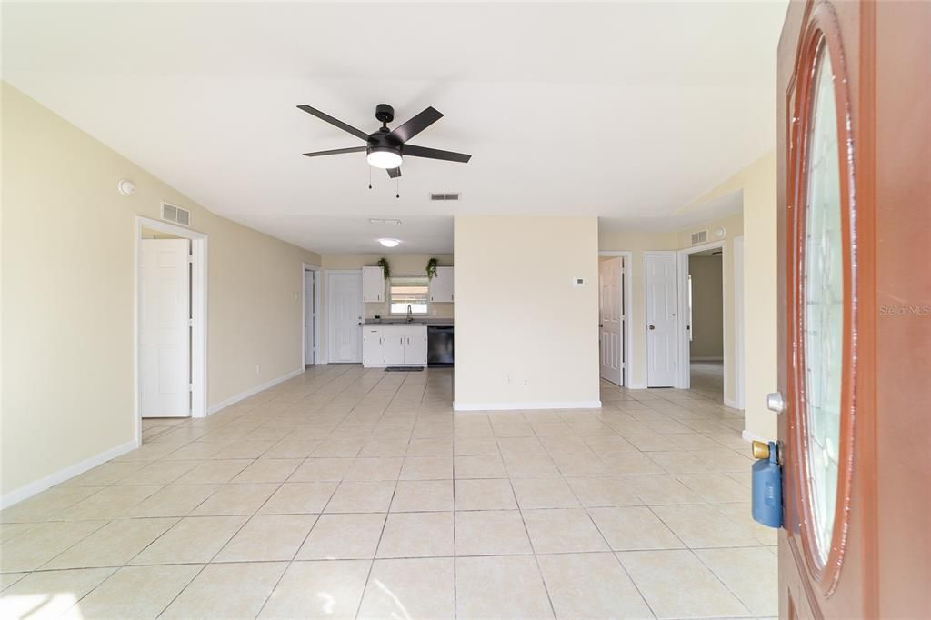 Activo con contrato: $219,900 (3 camas, 2 baños, 1188 Pies cuadrados)