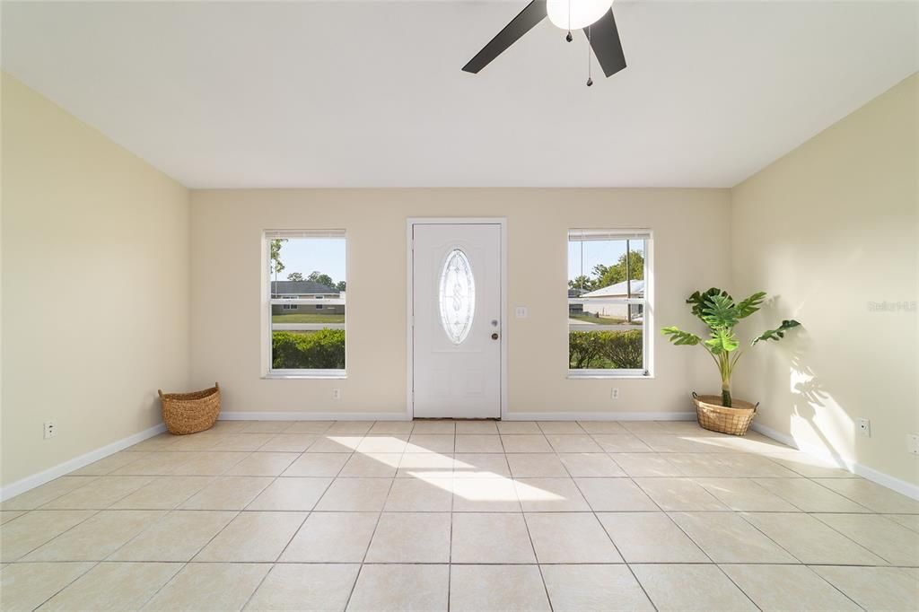 Activo con contrato: $219,900 (3 camas, 2 baños, 1188 Pies cuadrados)