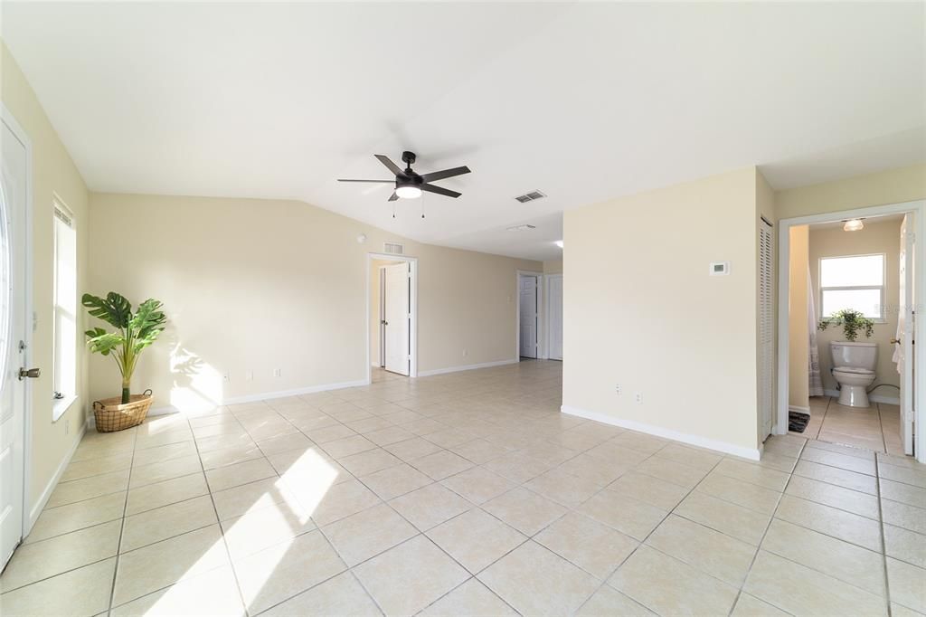 Activo con contrato: $219,900 (3 camas, 2 baños, 1188 Pies cuadrados)