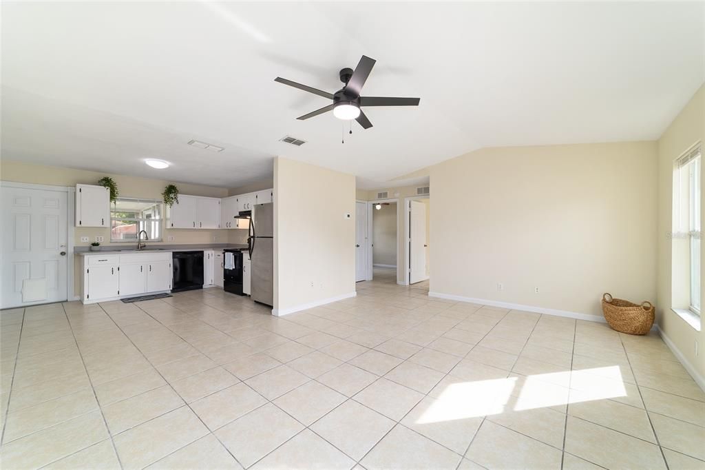 Activo con contrato: $219,900 (3 camas, 2 baños, 1188 Pies cuadrados)