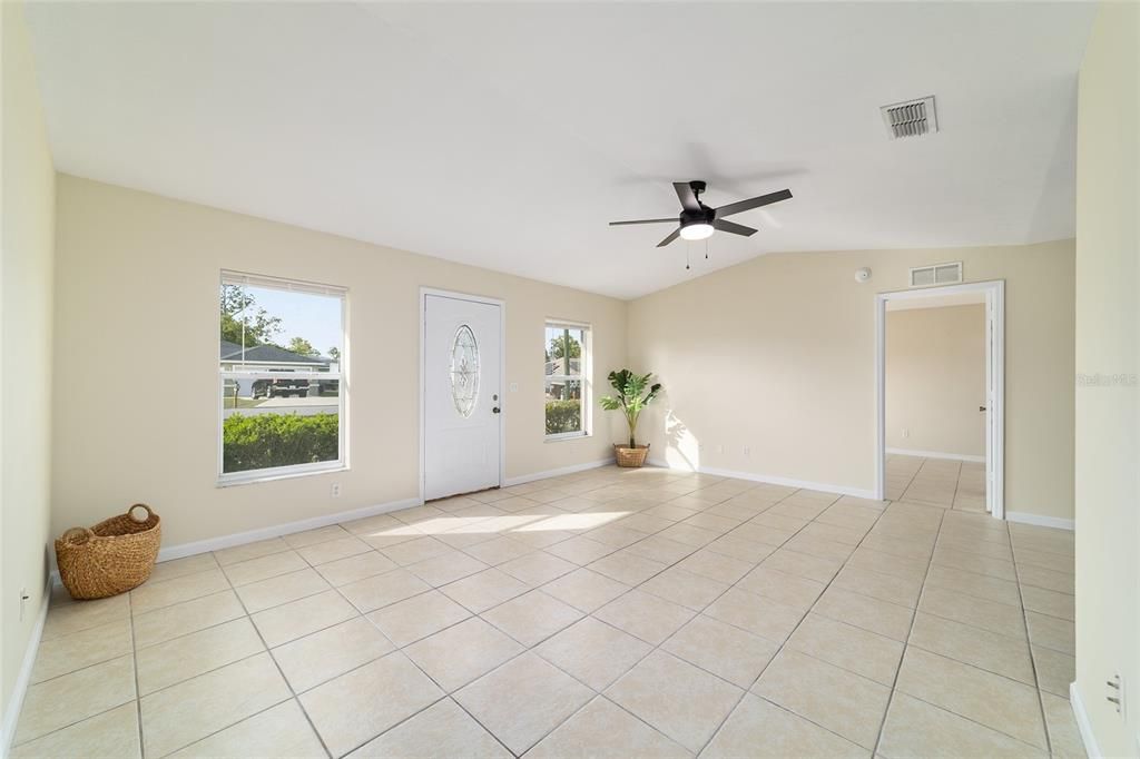 Activo con contrato: $219,900 (3 camas, 2 baños, 1188 Pies cuadrados)