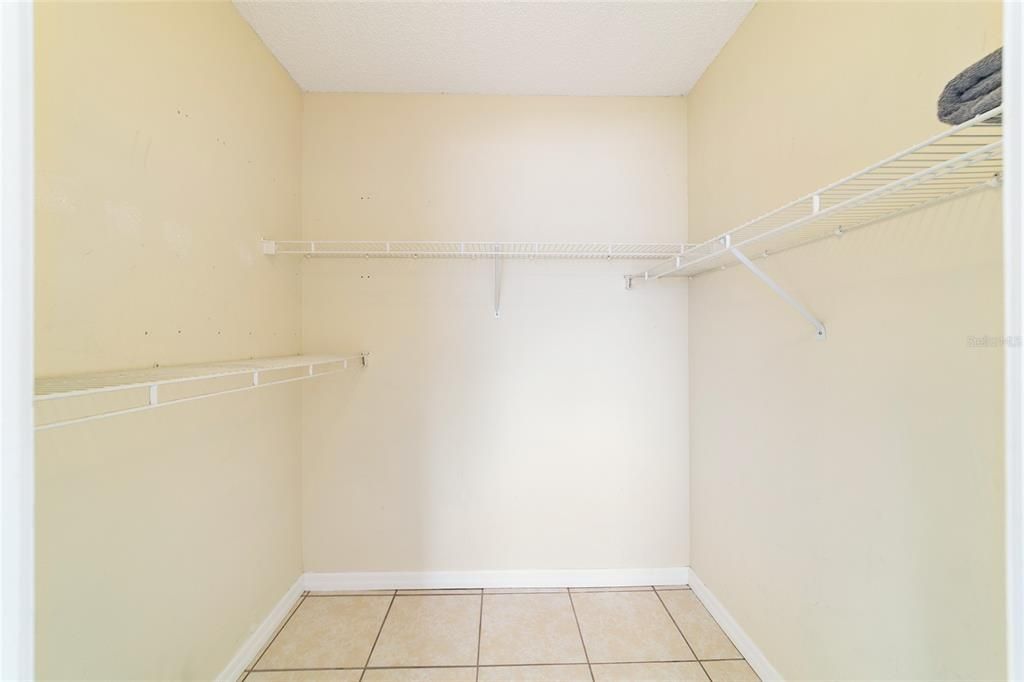 Activo con contrato: $219,900 (3 camas, 2 baños, 1188 Pies cuadrados)