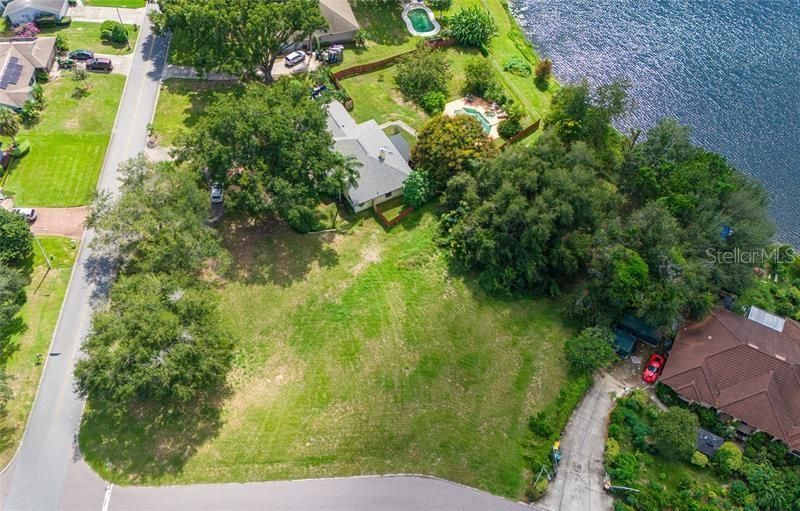 待售: $185,000 (0.78 acres)
