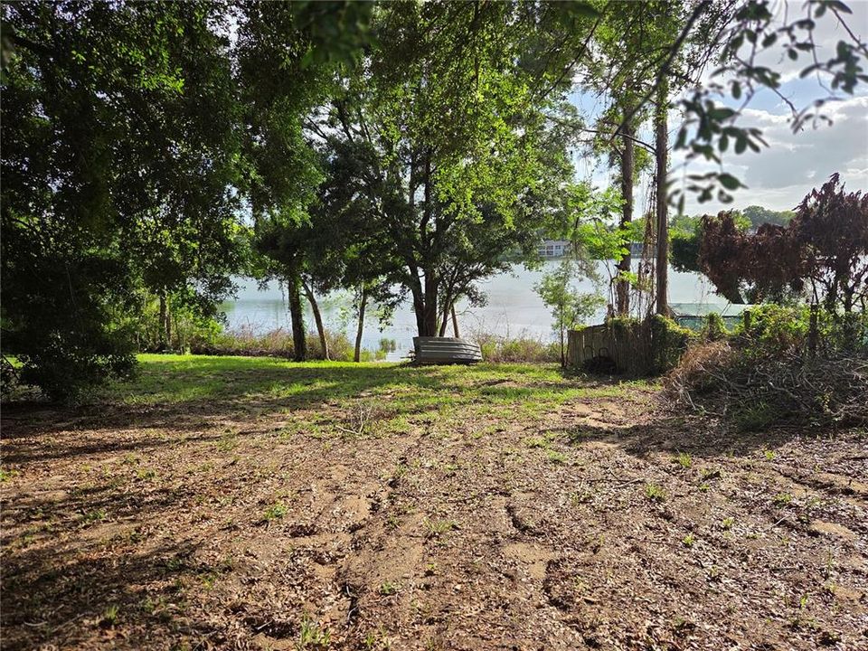待售: $185,000 (0.78 acres)