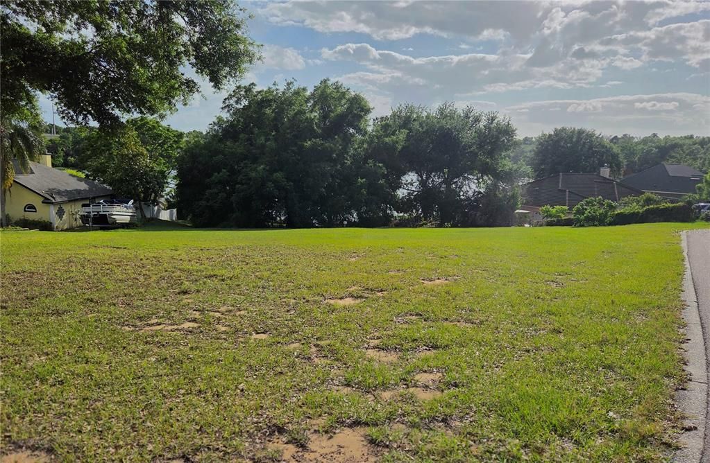 待售: $185,000 (0.78 acres)