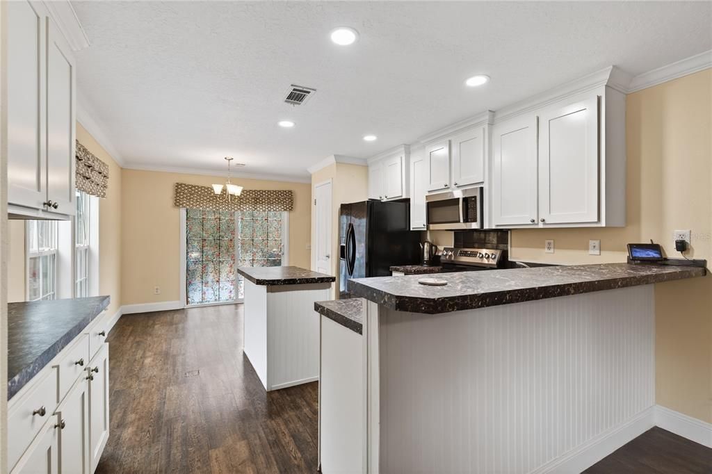 For Sale: $299,000 (3 beds, 2 baths, 1248 Square Feet)