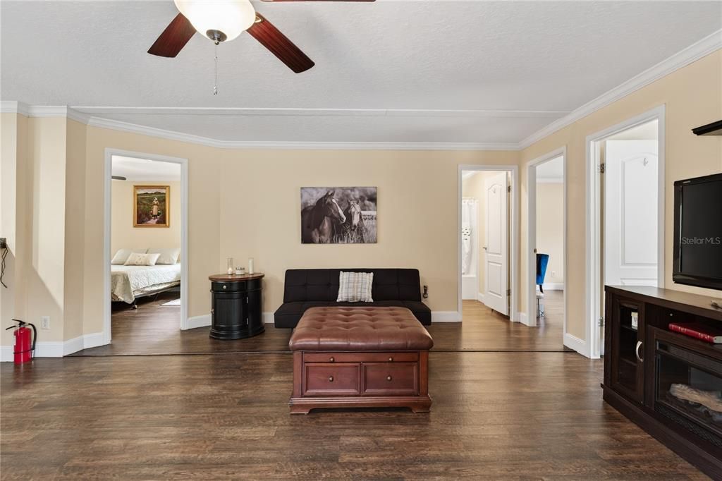 For Sale: $299,000 (3 beds, 2 baths, 1248 Square Feet)