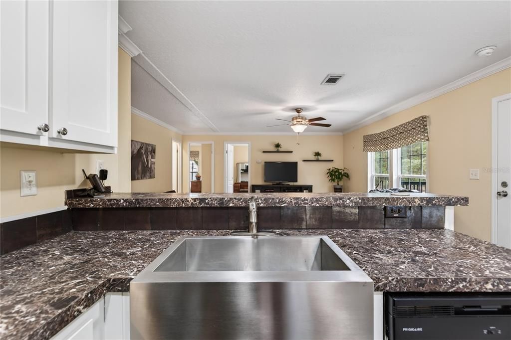 For Sale: $299,000 (3 beds, 2 baths, 1248 Square Feet)