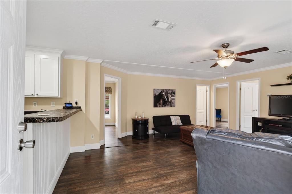 For Sale: $299,000 (3 beds, 2 baths, 1248 Square Feet)