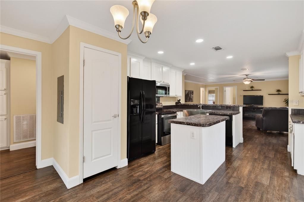 For Sale: $299,000 (3 beds, 2 baths, 1248 Square Feet)