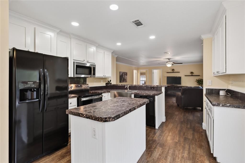 For Sale: $299,000 (3 beds, 2 baths, 1248 Square Feet)