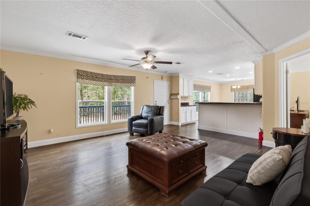 For Sale: $299,000 (3 beds, 2 baths, 1248 Square Feet)