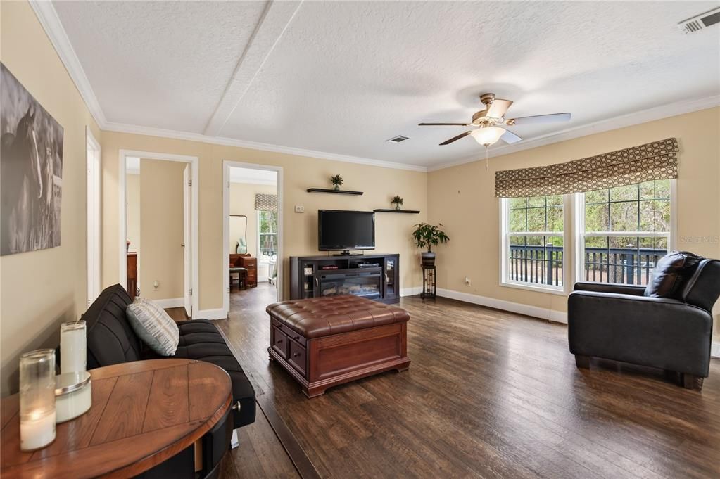 For Sale: $299,000 (3 beds, 2 baths, 1248 Square Feet)