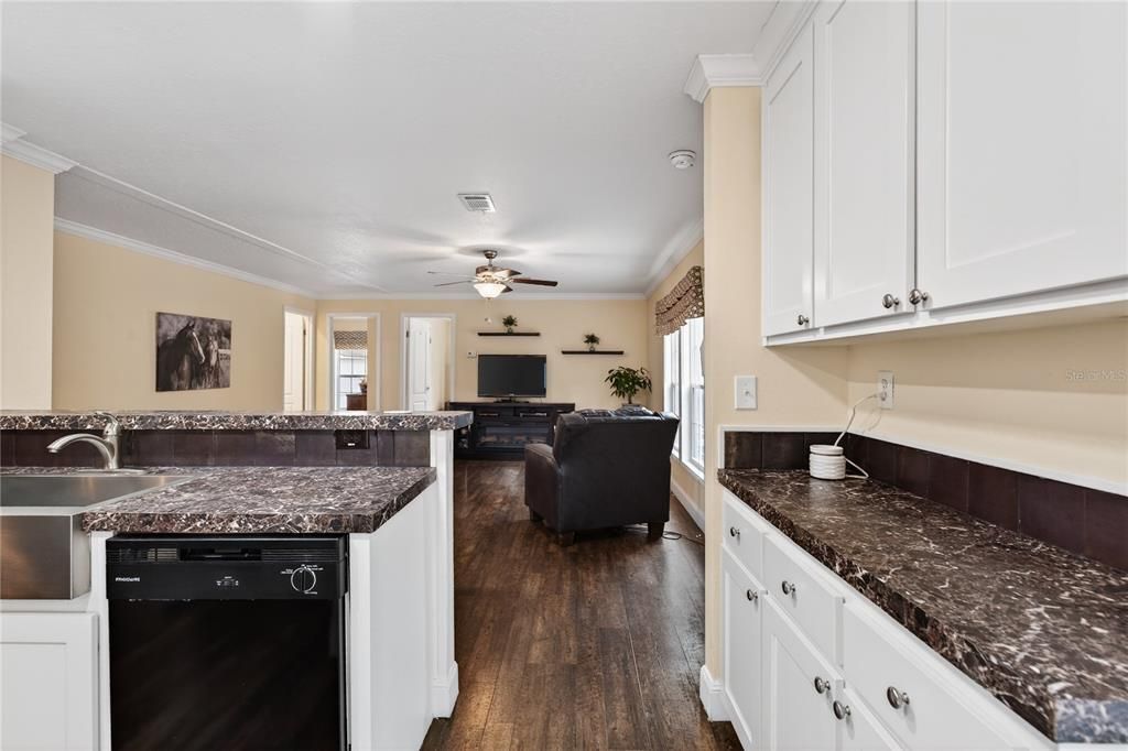For Sale: $299,000 (3 beds, 2 baths, 1248 Square Feet)