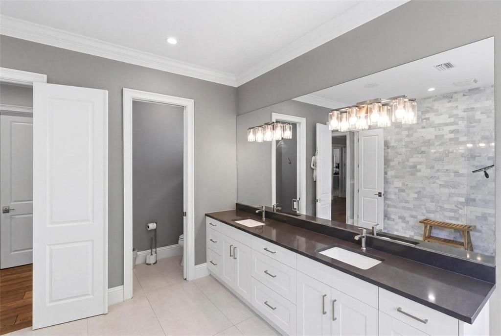 Activo con contrato: $3,950,000 (5 camas, 5 baños, 4871 Pies cuadrados)