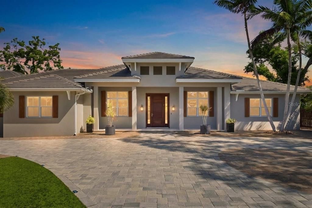 Activo con contrato: $3,950,000 (5 camas, 5 baños, 4871 Pies cuadrados)