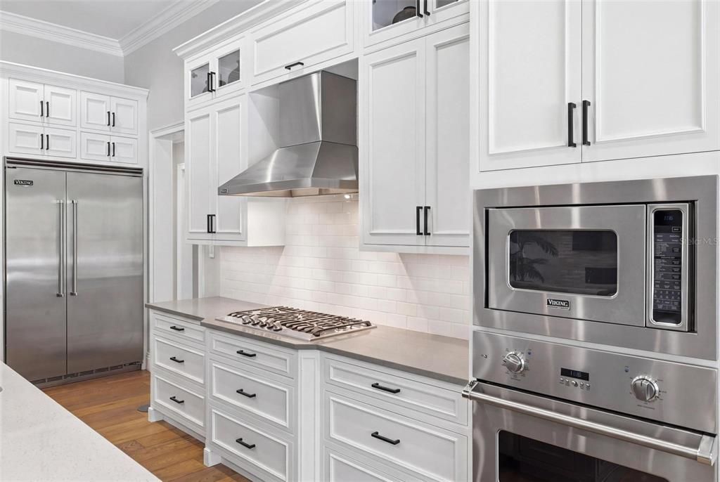 Activo con contrato: $3,950,000 (5 camas, 5 baños, 4871 Pies cuadrados)
