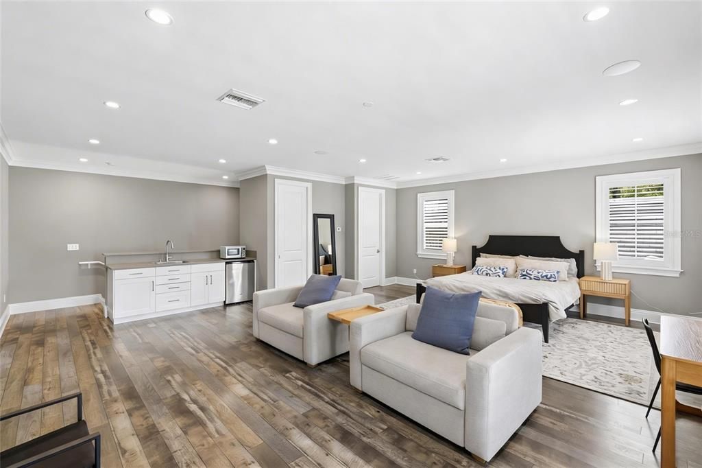 Activo con contrato: $3,950,000 (5 camas, 5 baños, 4871 Pies cuadrados)