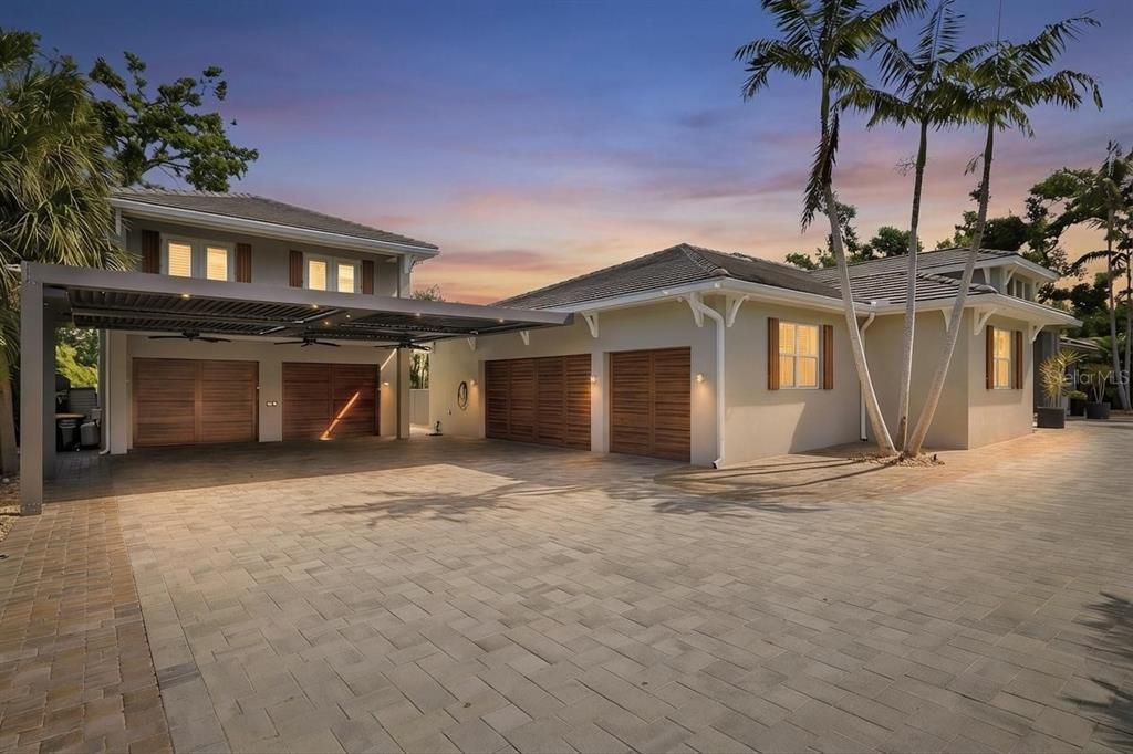 Activo con contrato: $3,950,000 (5 camas, 5 baños, 4871 Pies cuadrados)