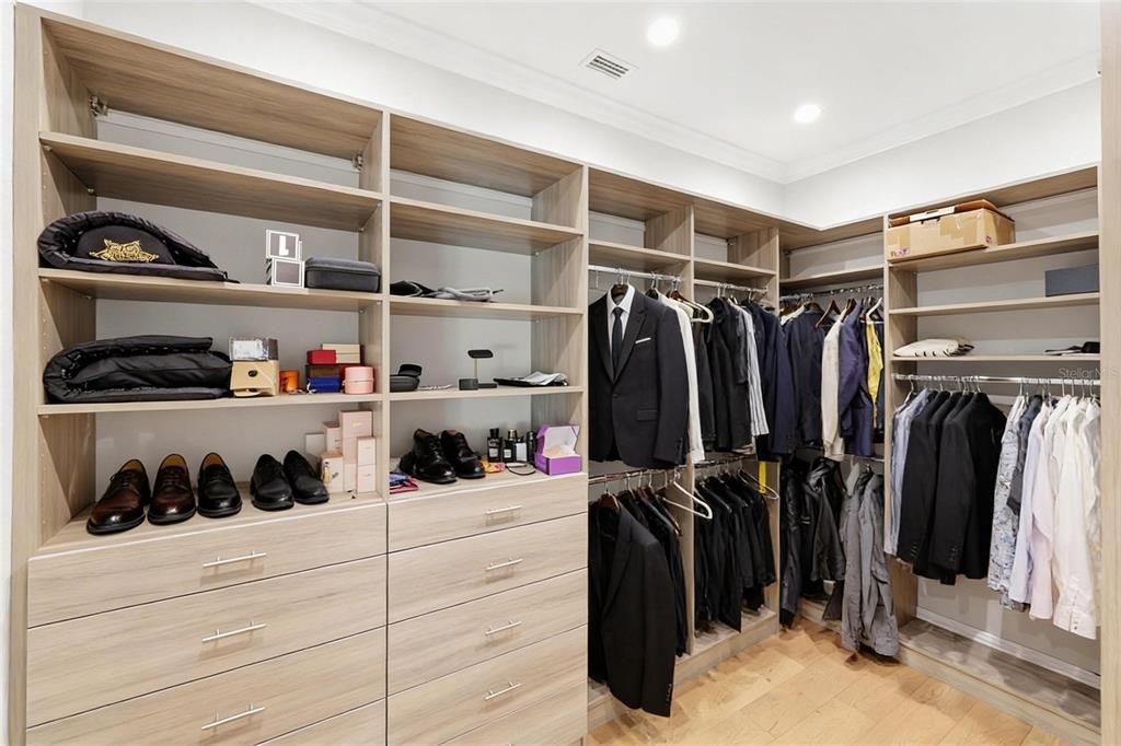 Activo con contrato: $3,950,000 (5 camas, 5 baños, 4871 Pies cuadrados)
