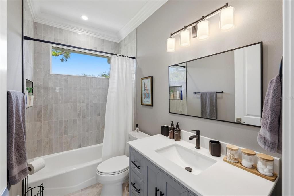 Activo con contrato: $3,950,000 (5 camas, 5 baños, 4871 Pies cuadrados)
