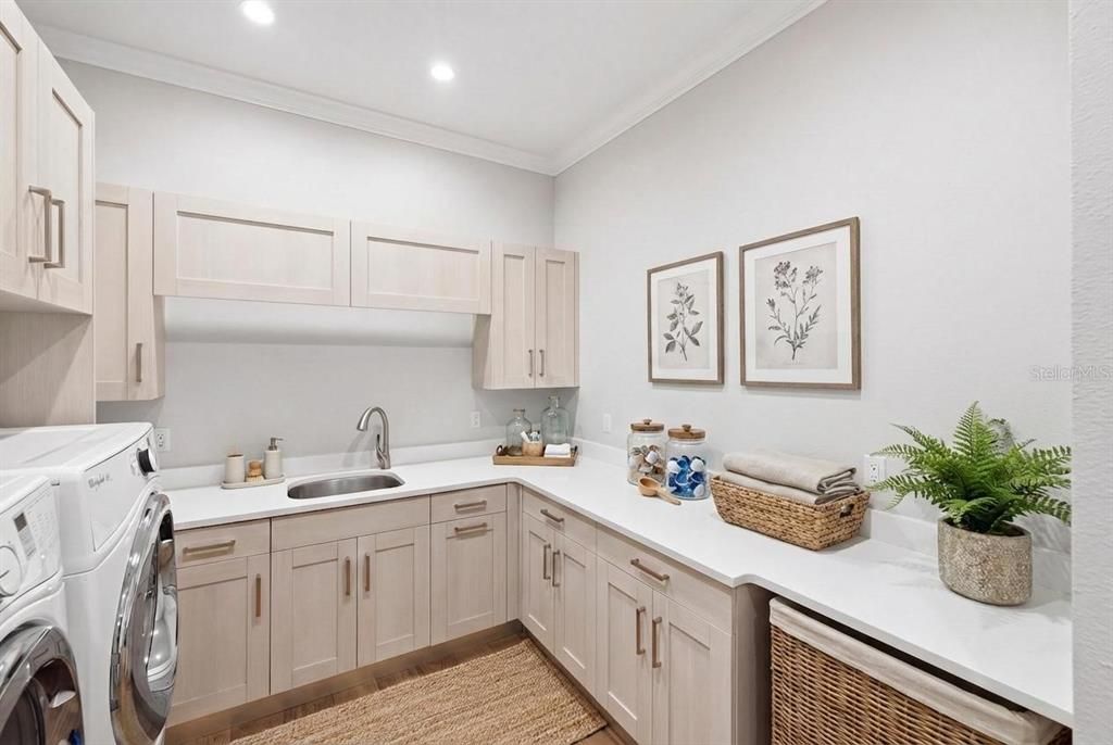 Activo con contrato: $3,950,000 (5 camas, 5 baños, 4871 Pies cuadrados)