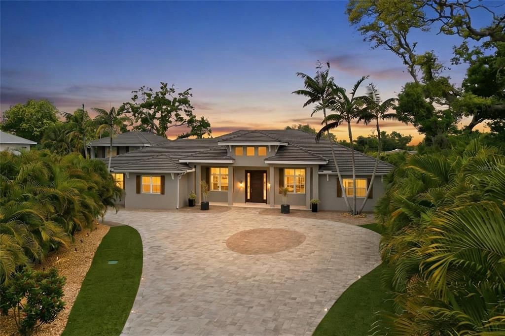 Activo con contrato: $3,950,000 (5 camas, 5 baños, 4871 Pies cuadrados)