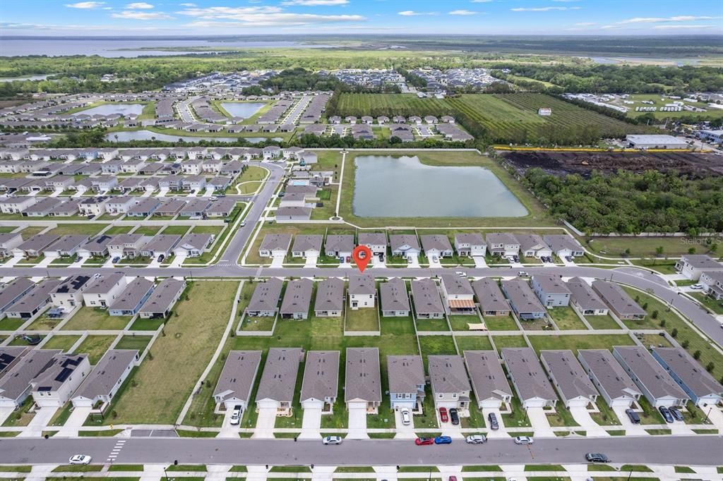 合同活跃: $464,000 (5 贝兹, 3 浴室, 2447 平方英尺)