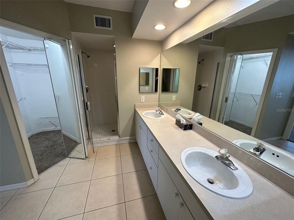 Под контрактом: $1,999 (2 спален, 2 ванн, 1324 Квадратных фут)