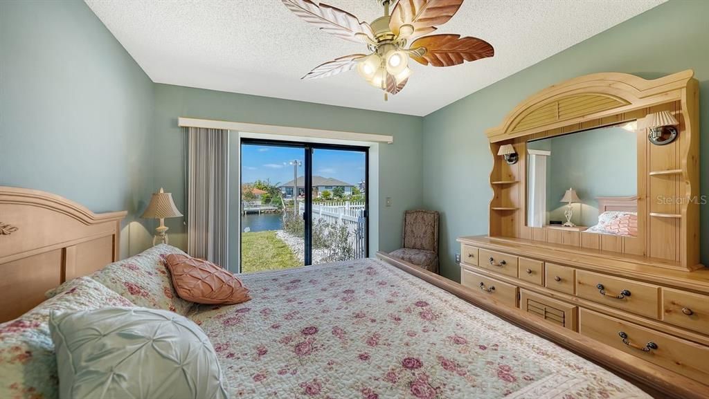For Sale: $510,000 (2 beds, 2 baths, 1214 Square Feet)