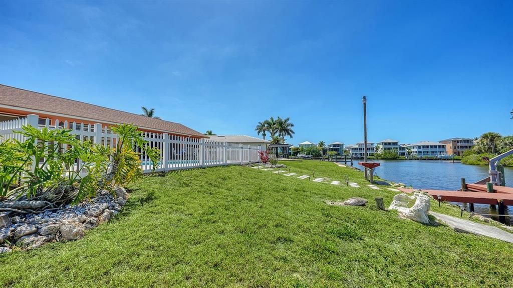 For Sale: $510,000 (2 beds, 2 baths, 1214 Square Feet)