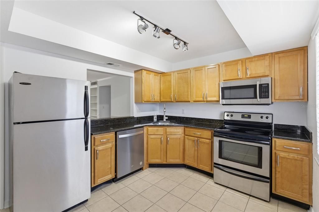 Active With Contract: $259,000 (2 beds, 2 baths, 1178 Square Feet)