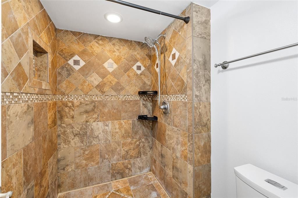 Active With Contract: $259,000 (2 beds, 2 baths, 1178 Square Feet)