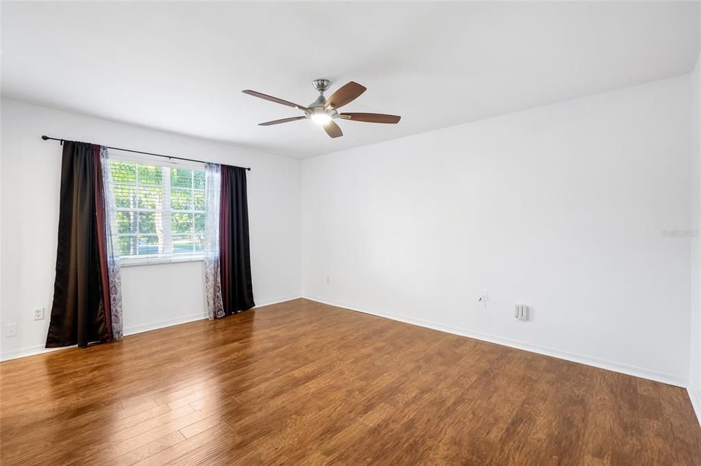 Active With Contract: $259,000 (2 beds, 2 baths, 1178 Square Feet)