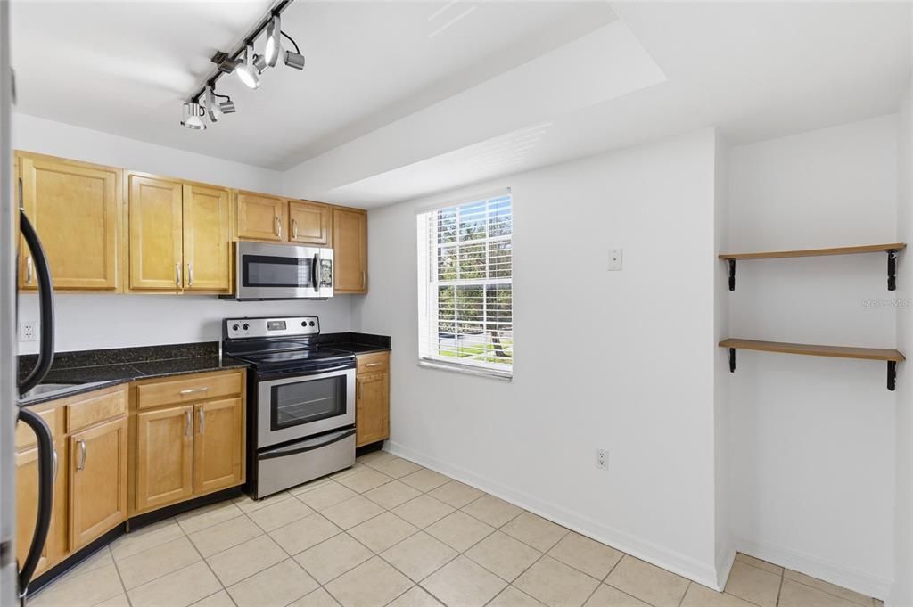 Active With Contract: $259,000 (2 beds, 2 baths, 1178 Square Feet)