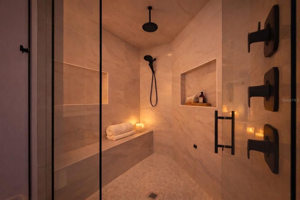 En Venta: $2,999,999 (4 camas, 5 baños, 3800 Pies cuadrados)