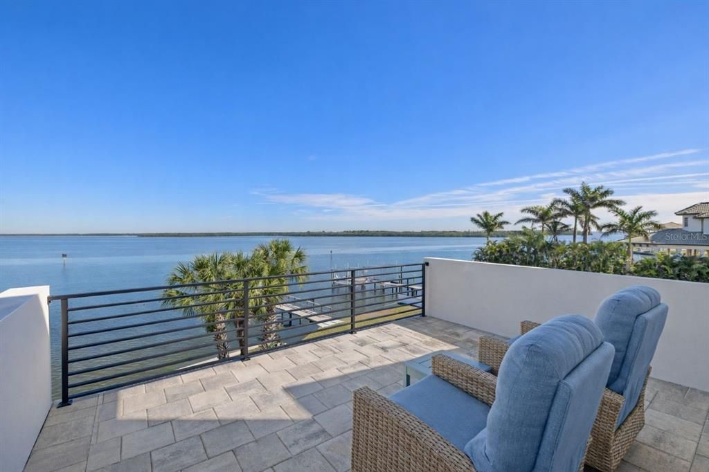 En Venta: $2,999,999 (4 camas, 5 baños, 3800 Pies cuadrados)